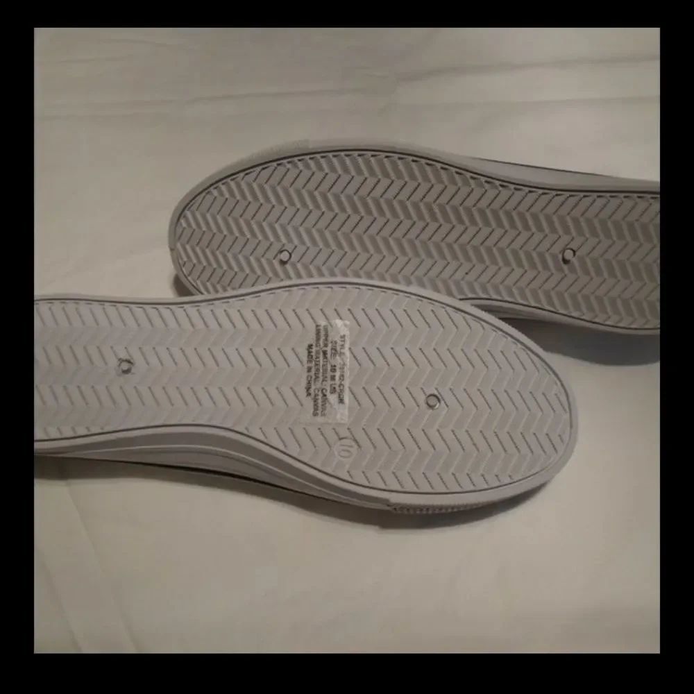 BRAND NEW CHARLOTTE RUSSE ROUND TOE SLIP-ON SNEAKER - Picture 8 of 15